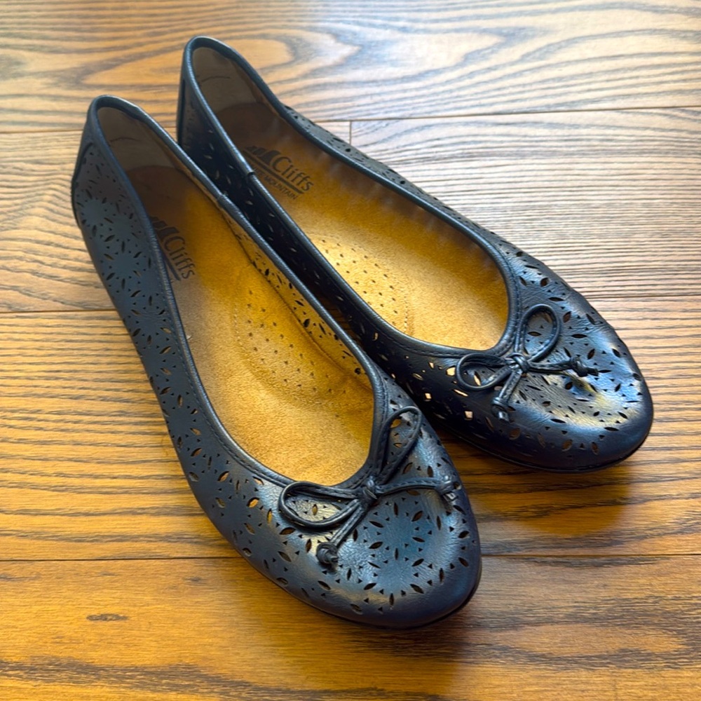 Cliff’s Navy Blue Mary Jane Flats
